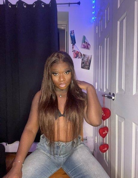 Foto di nudo di fuga di OnlyFans di Sissyserayah