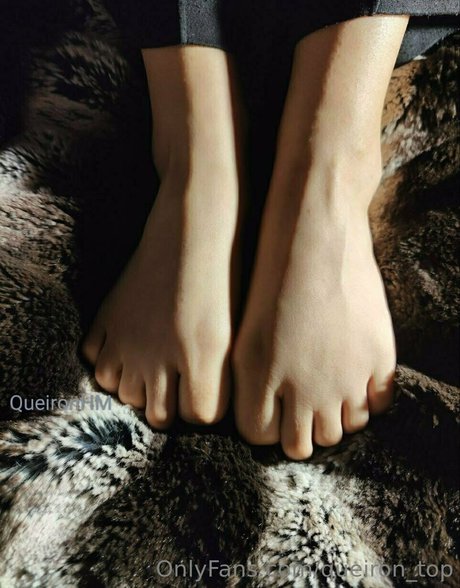 Foto di nudo di fuga di OnlyFans di Queirontop