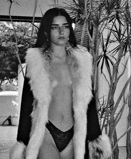 Foto di nudo di fuga di OnlyFans di Ella Grossman