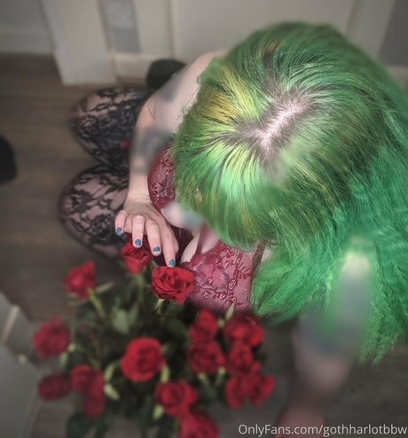 Foto di nudo di fuga di OnlyFans di Gothharlotbbw