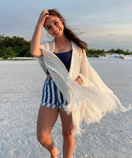 Foto di nudo di fuga di OnlyFans di Felicia Hofner