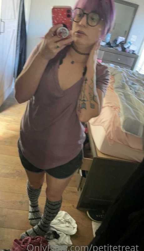 Foto di nudo di fuga di OnlyFans di Petitetreat