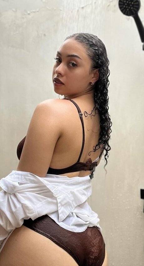 Foto di nudo di fuga di OnlyFans di Arielle Tara