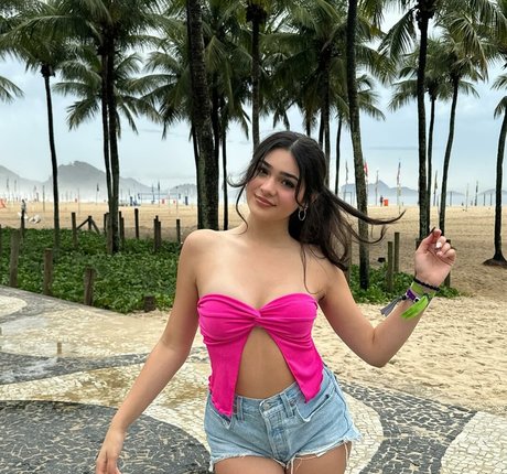 Alexandra Bull