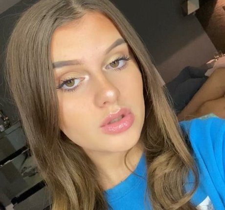 Foto di nudo di fuga di OnlyFans di Isabella Evans