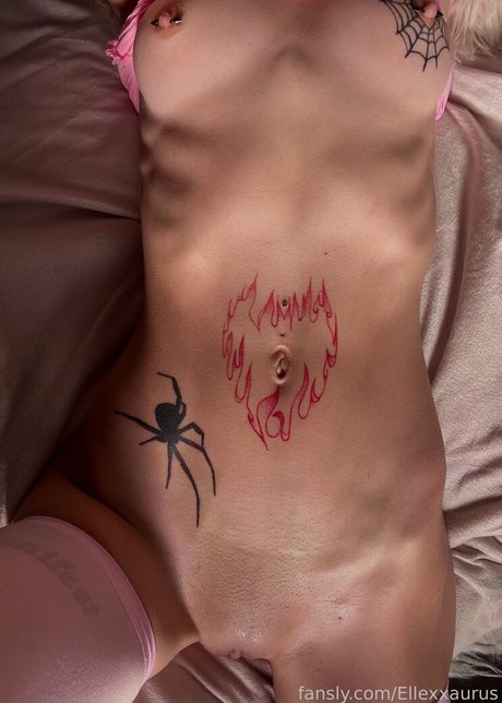 Foto di nudo di fuga di OnlyFans di Ellexxaurus