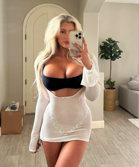 Foto di nudo di fuga di OnlyFans di Carly Hart
