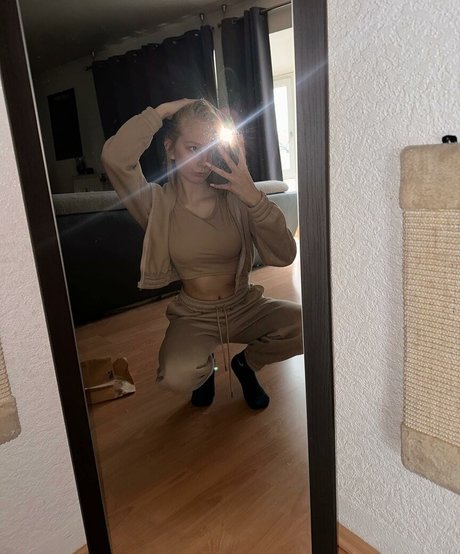 Foto di nudo di fuga di OnlyFans di Blondevivi