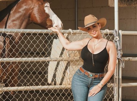 La Reina Shaw