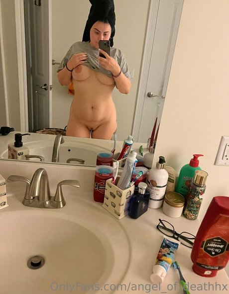 Foto di nudo di fuga di OnlyFans di Angelofdeathhx