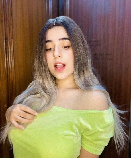 Foto di nudo di fuga di OnlyFans di Apoorva Bhalla
