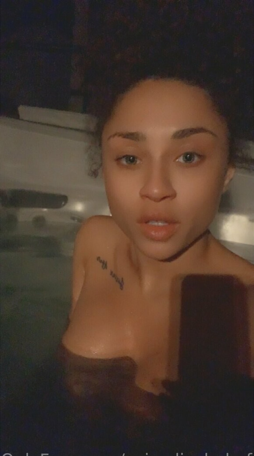 Foto di nudo di fuga di OnlyFans di Spicedicebabyfree #13 Foto di nudo di fuga di OnlyFans di Spicedicebabyfree #13