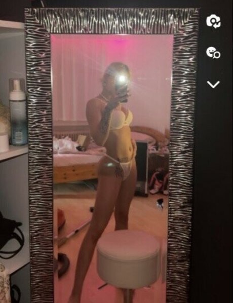 Foto di nudo di fuga di OnlyFans di Sophioosh