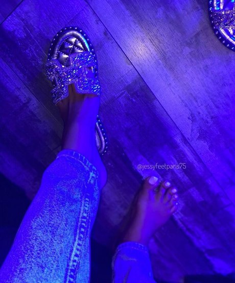 Foto di nudo di fuga di OnlyFans di Jessyfeetparis