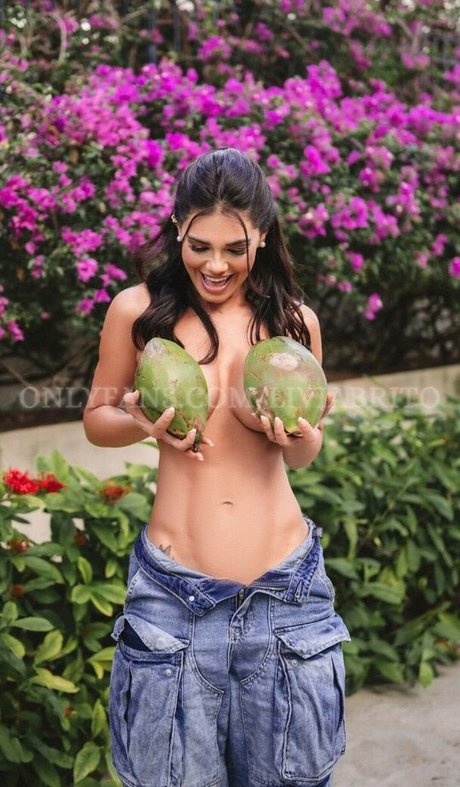 Foto di nudo di fuga di OnlyFans di Livia Brito