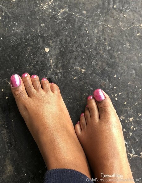 Foto di nudo di fuga di OnlyFans di Toeswithkay2
