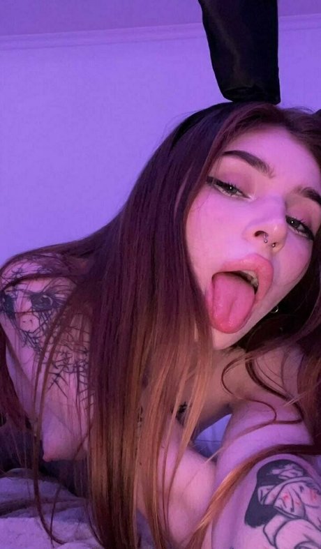 Daniella_white