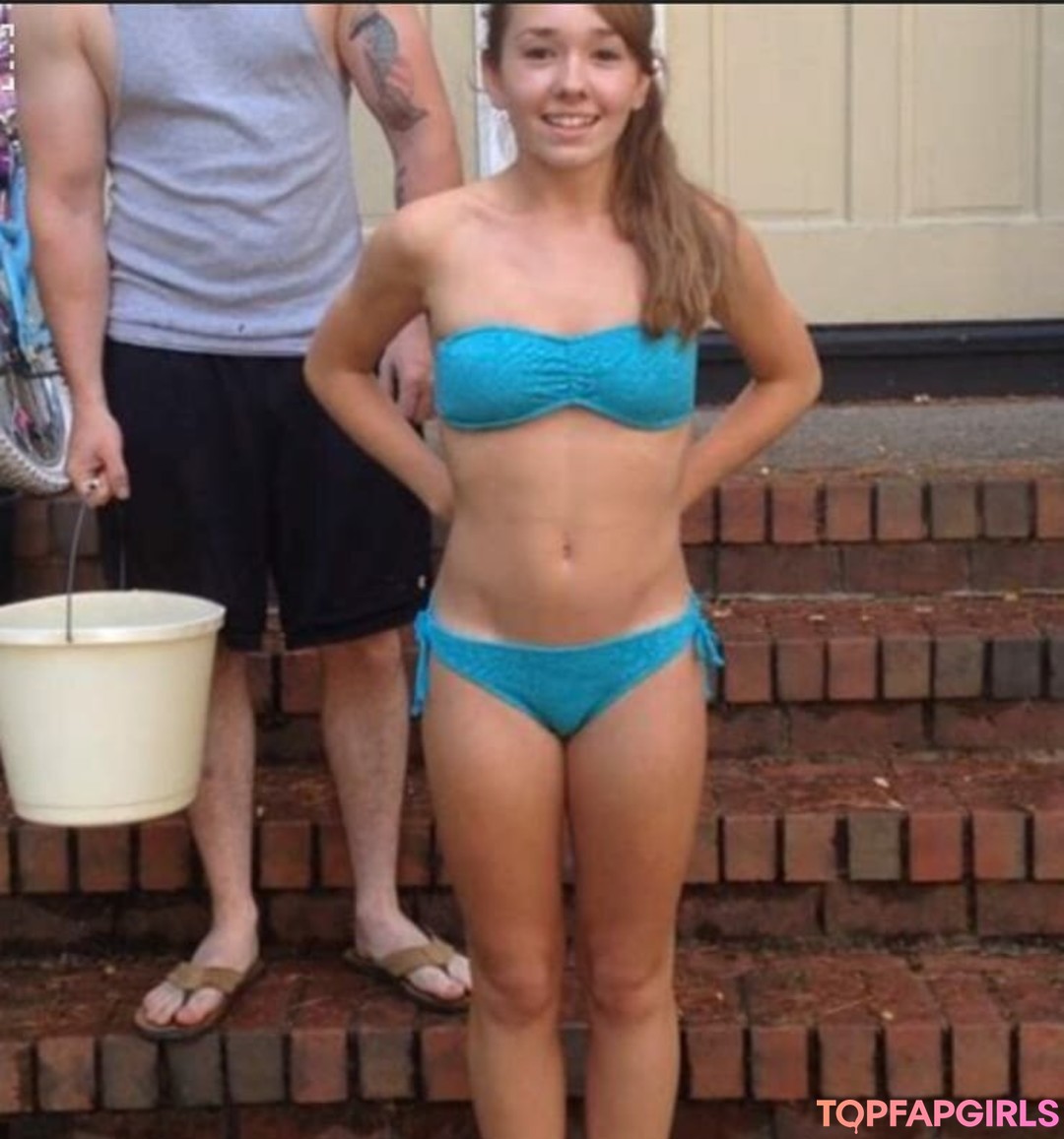 Foto di nudo di fuga di OnlyFans di Holly Taylor #3 Foto di nudo di fuga di OnlyFans di Holly Taylor #3