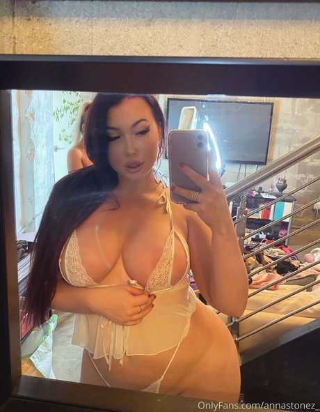 Foto di nudo di fuga di OnlyFans di Porcelainpeachx