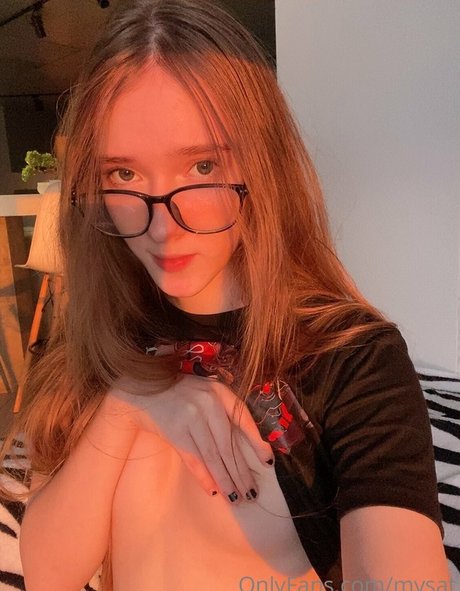Foto di nudo di fuga di OnlyFans di Mysat