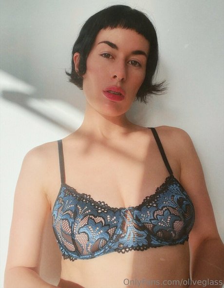 Foto di nudo di fuga di OnlyFans di Oliveglass