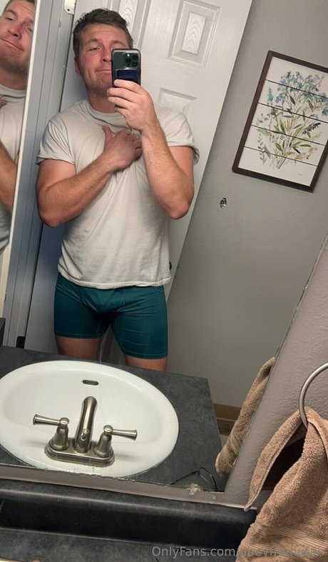 Foto di nudo di fuga di OnlyFans di Aboyfromutah