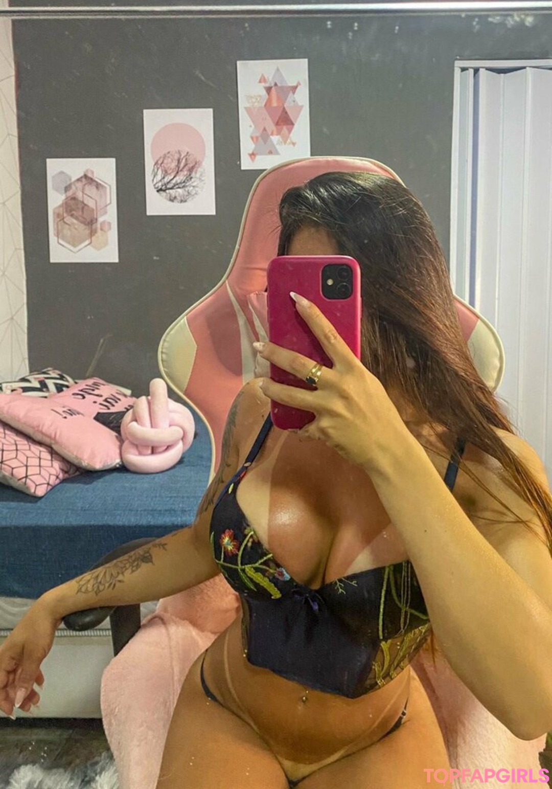 Foto di nudo di fuga di OnlyFans di Isa Miller #2 Foto di nudo di fuga di OnlyFans di Isa Miller #2