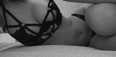 Foto di nudo di fuga di OnlyFans di Elenaprivates
