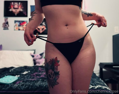 Foto di nudo di fuga di OnlyFans di Cherricxrpse