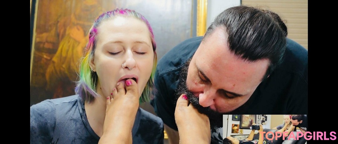 Foto di nudo di fuga di OnlyFans di Ticklishcrystal88 #3 Foto di nudo di fuga di OnlyFans di Ticklishcrystal88 #3