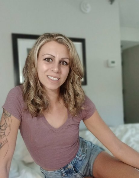 Foto di nudo di fuga di OnlyFans di Amazeme