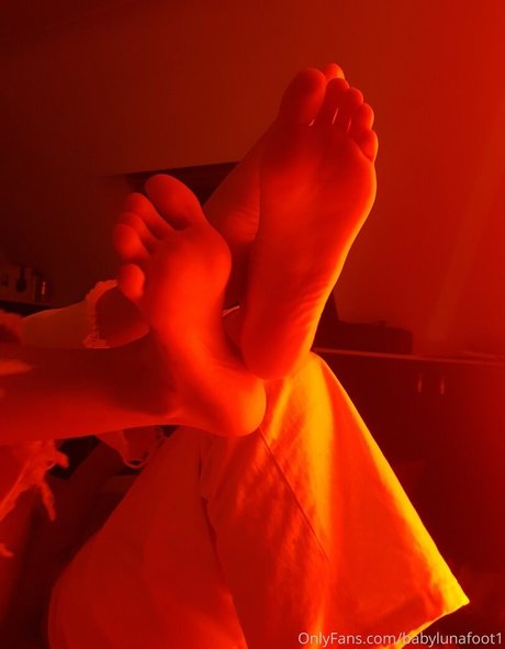 Foto di nudo di fuga di OnlyFans di Babylunafoot1