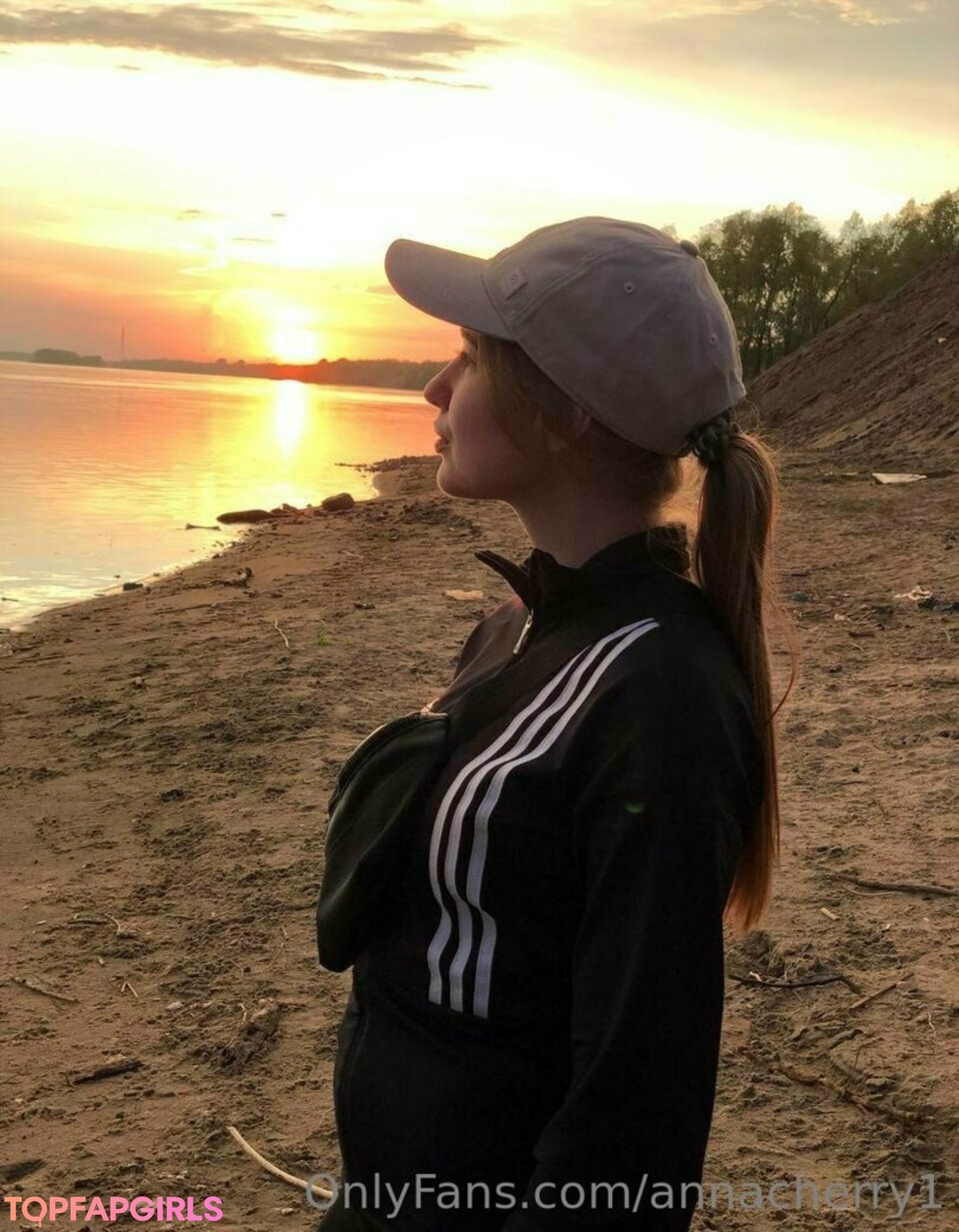 Foto di nudo di fuga di OnlyFans di Annacherry1 #12 Foto di nudo di fuga di OnlyFans di Annacherry1 #12