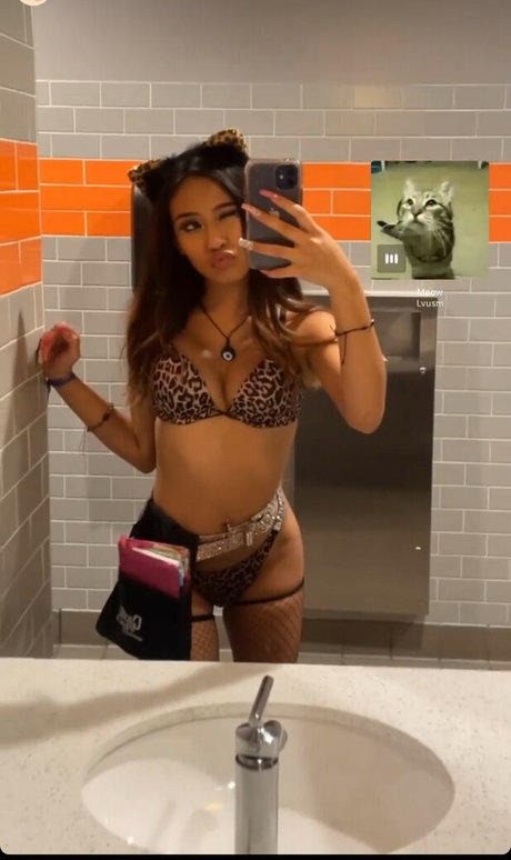 Foto di nudo di fuga di OnlyFans di Valerie Azeneth