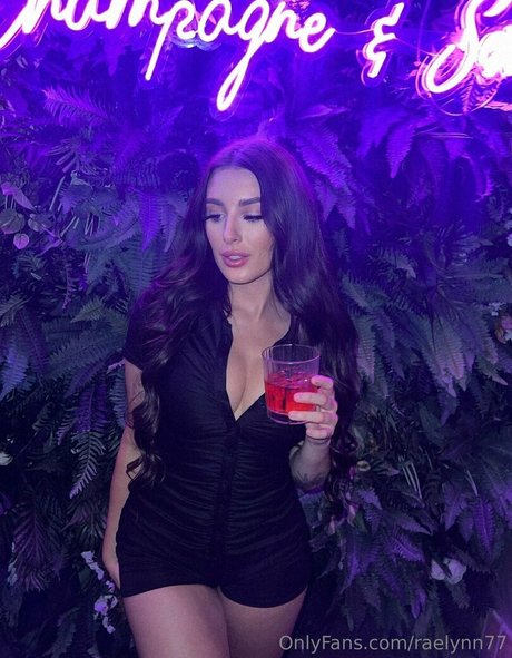 Foto di nudo di fuga di OnlyFans di Raelynn77
