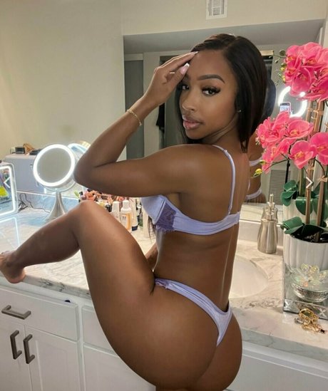 Foto di nudo di fuga di OnlyFans di Raelynn77