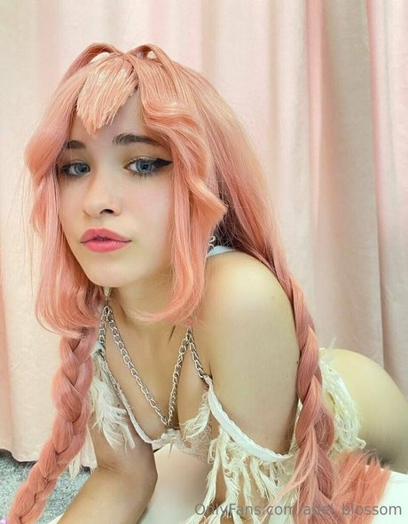 Foto di nudo di fuga di OnlyFans di Adelblossom