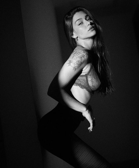 Foto di nudo di fuga di OnlyFans di Milana Vino