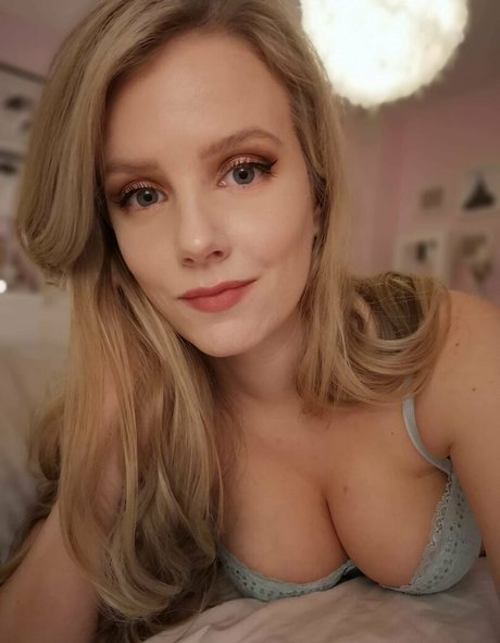 Foto di nudo di fuga di OnlyFans di Imsessis