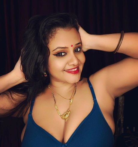 Foto di nudo di fuga di OnlyFans di Priyagamree