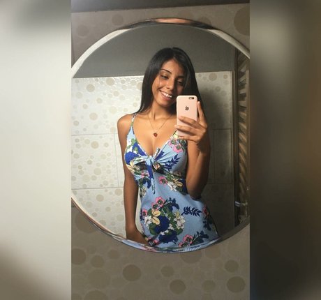 Foto di nudo di fuga di OnlyFans di Maria Gabriela