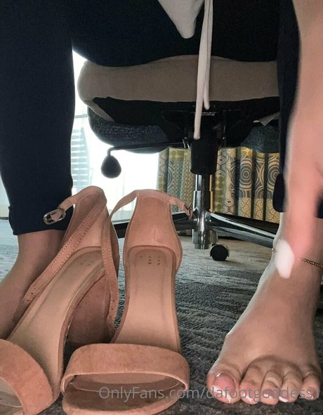Foto di nudo di fuga di OnlyFans di Dafootgoddess1