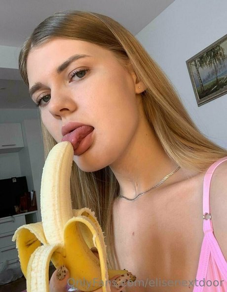 Foto di nudo di fuga di OnlyFans di Elisenextdoor