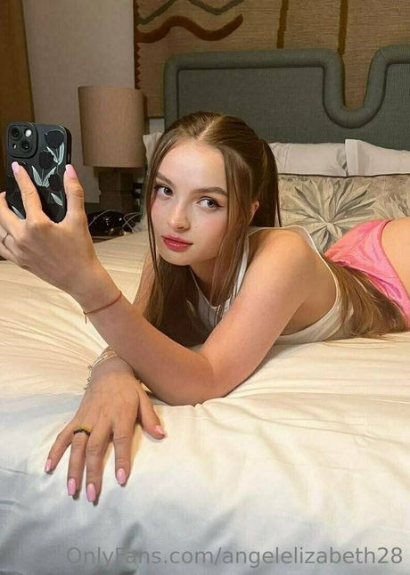 Foto di nudo di fuga di OnlyFans di Angelelizabeth28