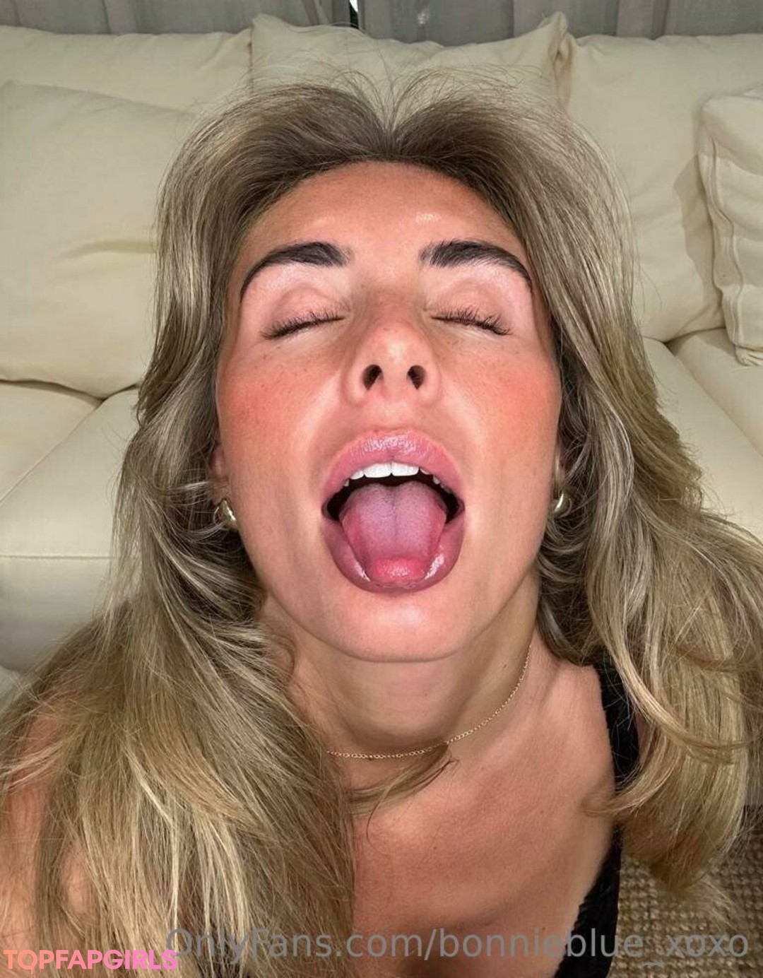 Foto di nudo di fuga di OnlyFans di Bonniebluexoxo #50 Foto di nudo di fuga di OnlyFans di Bonniebluexoxo #50