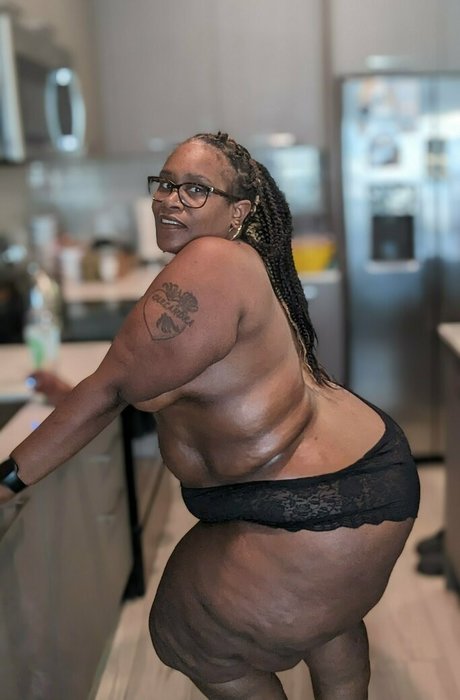 Foto di nudo di fuga di OnlyFans di Msthickerthan