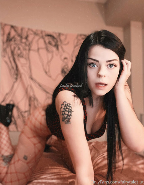 Foto di nudo di fuga di OnlyFans di Ravebbyjade