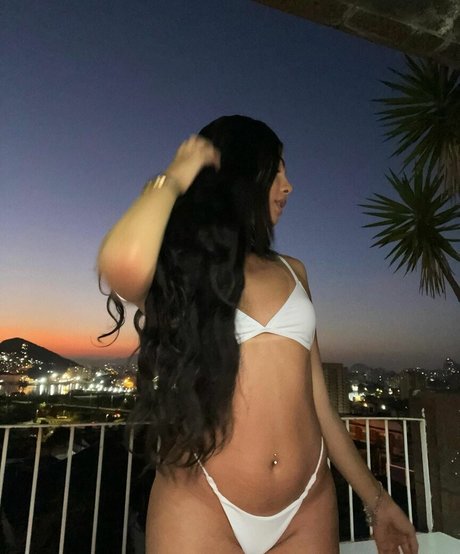 Foto di nudo di fuga di OnlyFans di Luarabebe