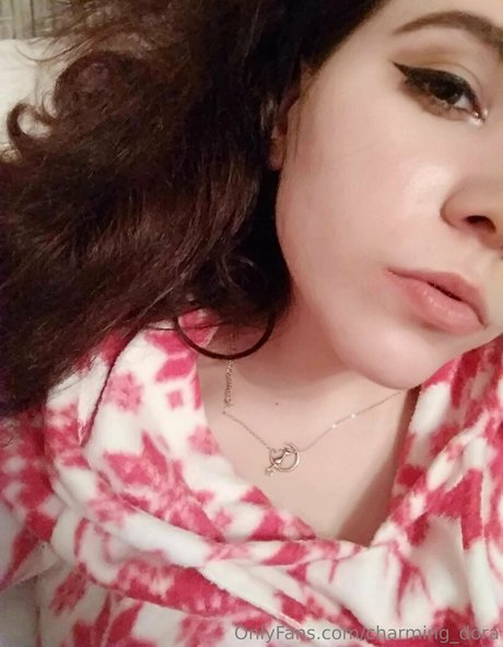 Foto di nudo di fuga di OnlyFans di Charmingdora