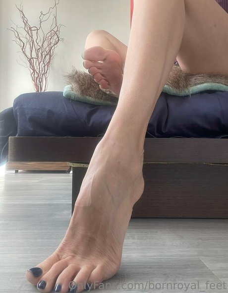 Bornroyal_feet